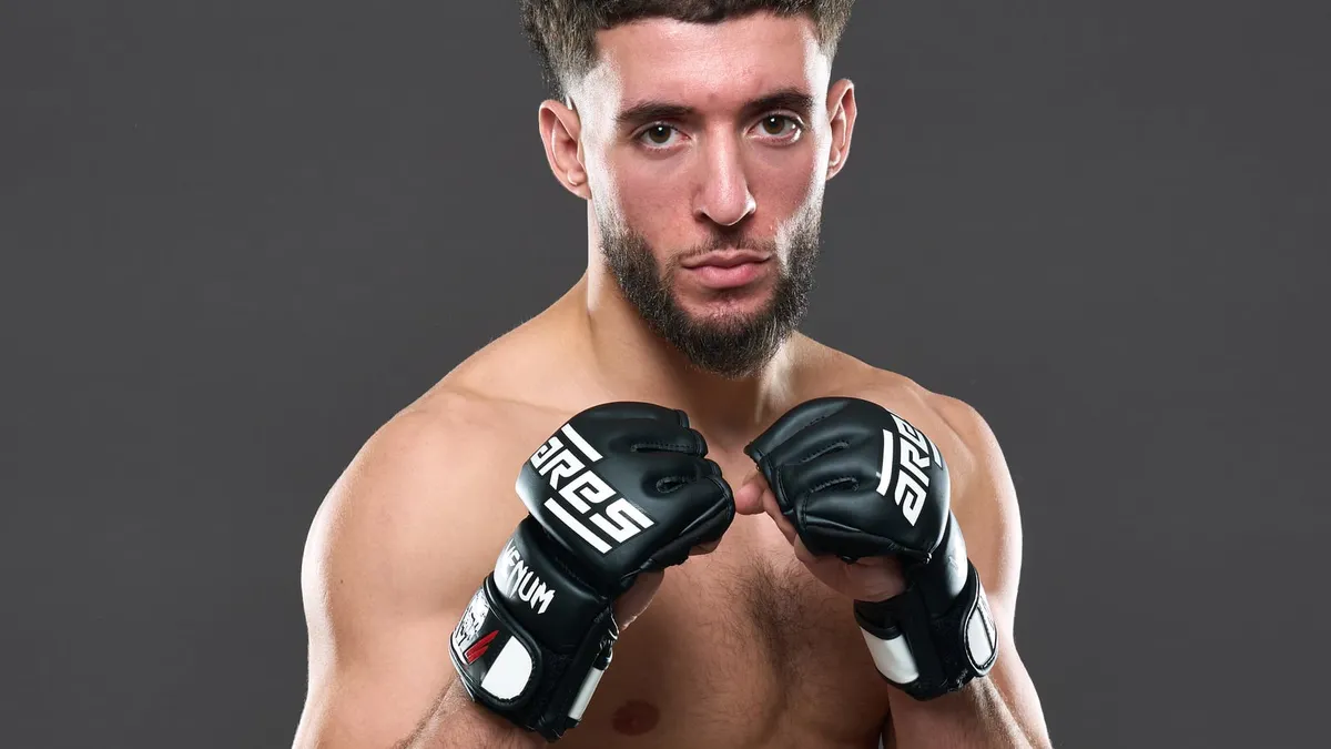 Maher Belkhadir en garde, gants Ares